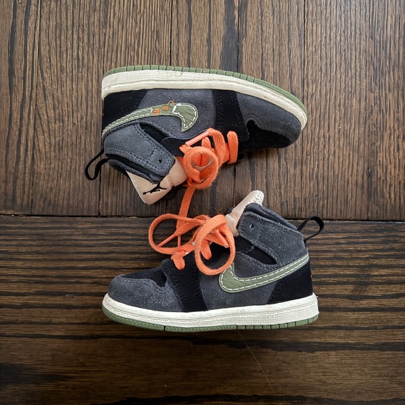 Lightly used Toddler Jordans need a new home! Size 7c - Picture 1 of 6